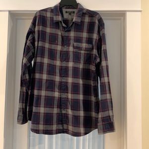 Banana Republic Mens long sleeved shirt. 100% cotton. Extra buttons.